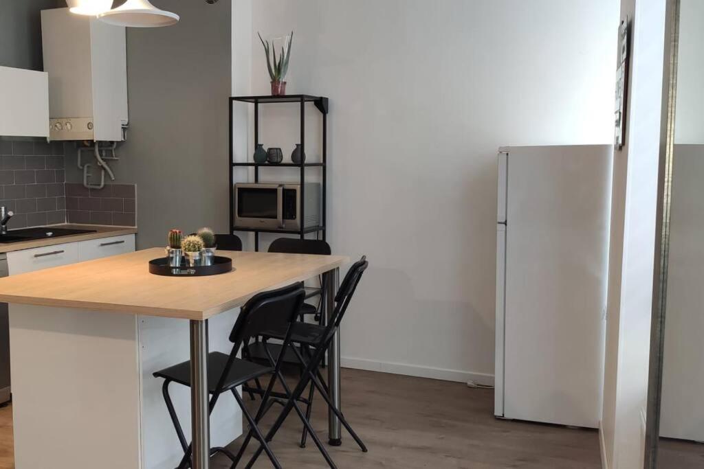 Logement 5 Personnes Proche Cv Et Parking Prive Lejlighed Saint-Etienne  Eksteriør billede
